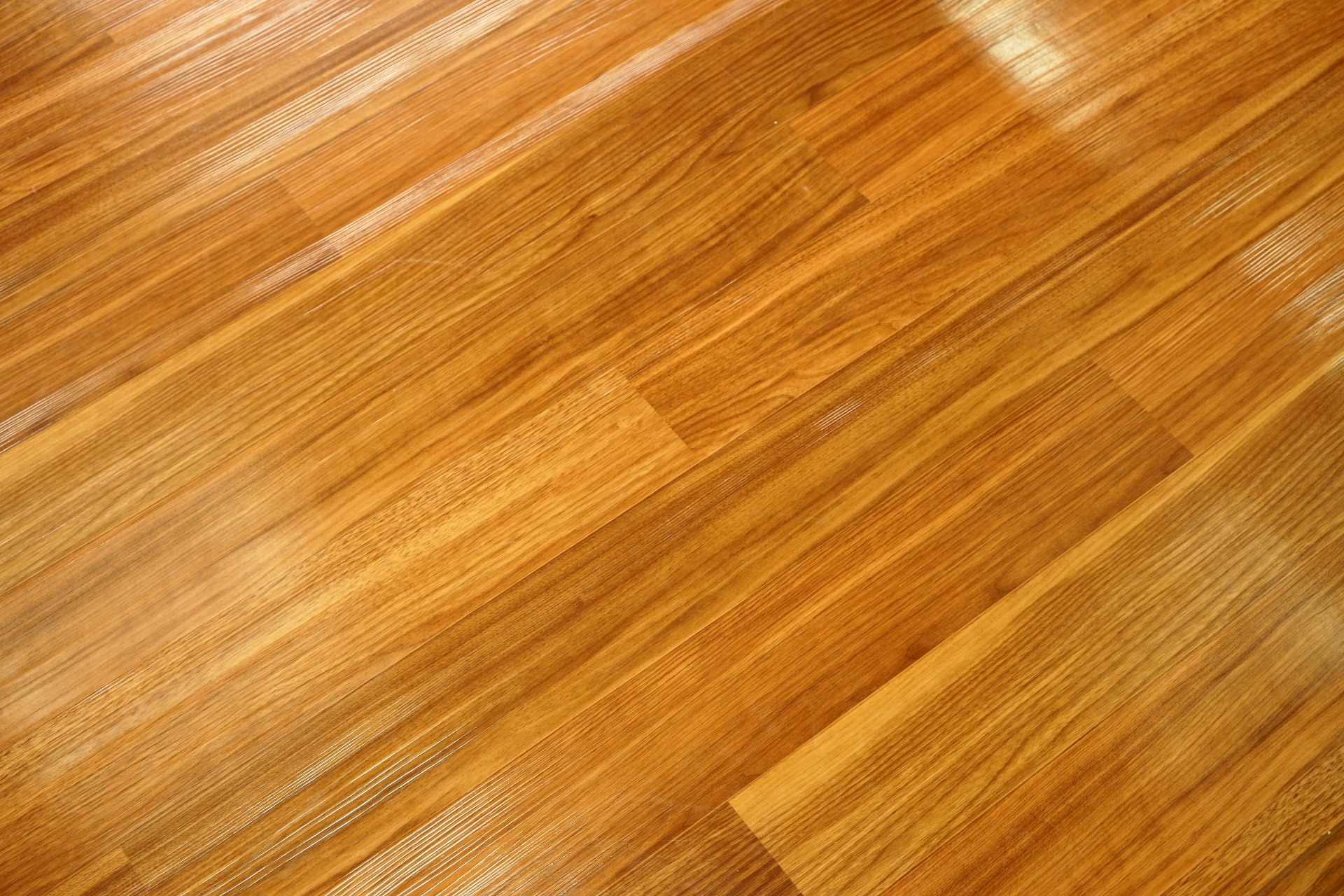 DIYでもできる!?フローリング塗装の種類